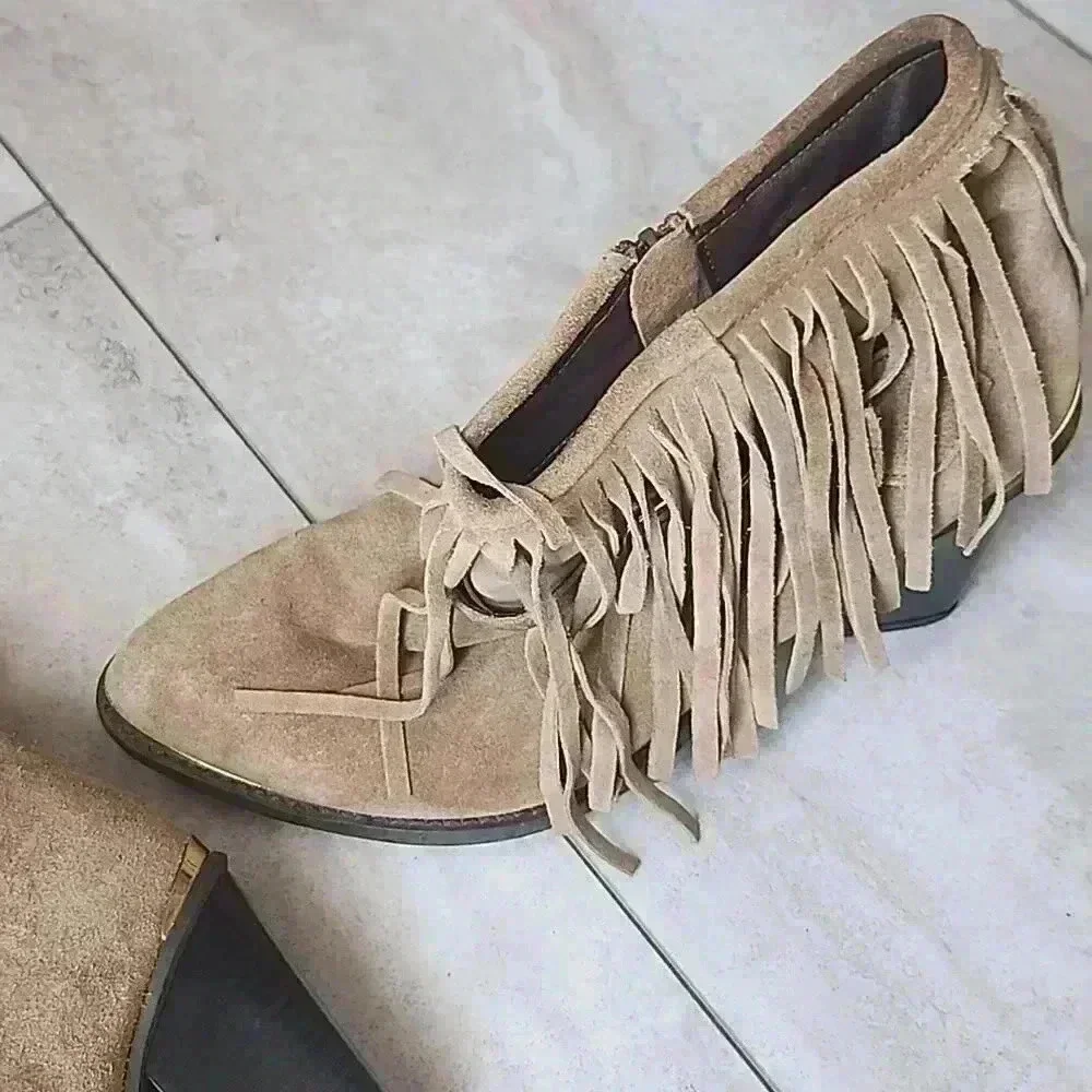 Genuine suede ankle booties with fringes